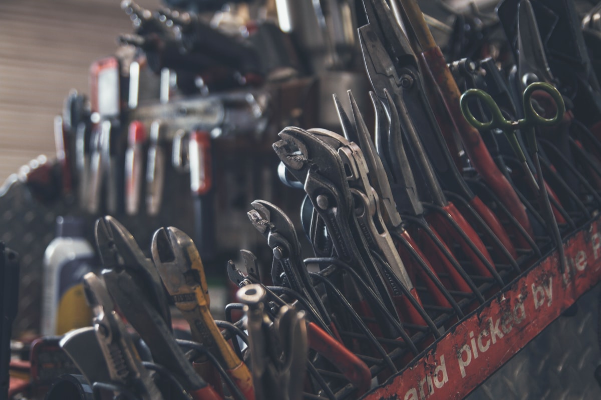 AL AHRAR auto spare parts workshop and tools in Dubai